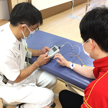 低周波電気刺激による神経筋再教育